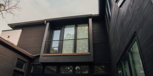 Có nên mua cửa nhôm kính trả góp không?