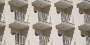 Cửa nhôm kính màu đen có hợp với nhà cổ điển?